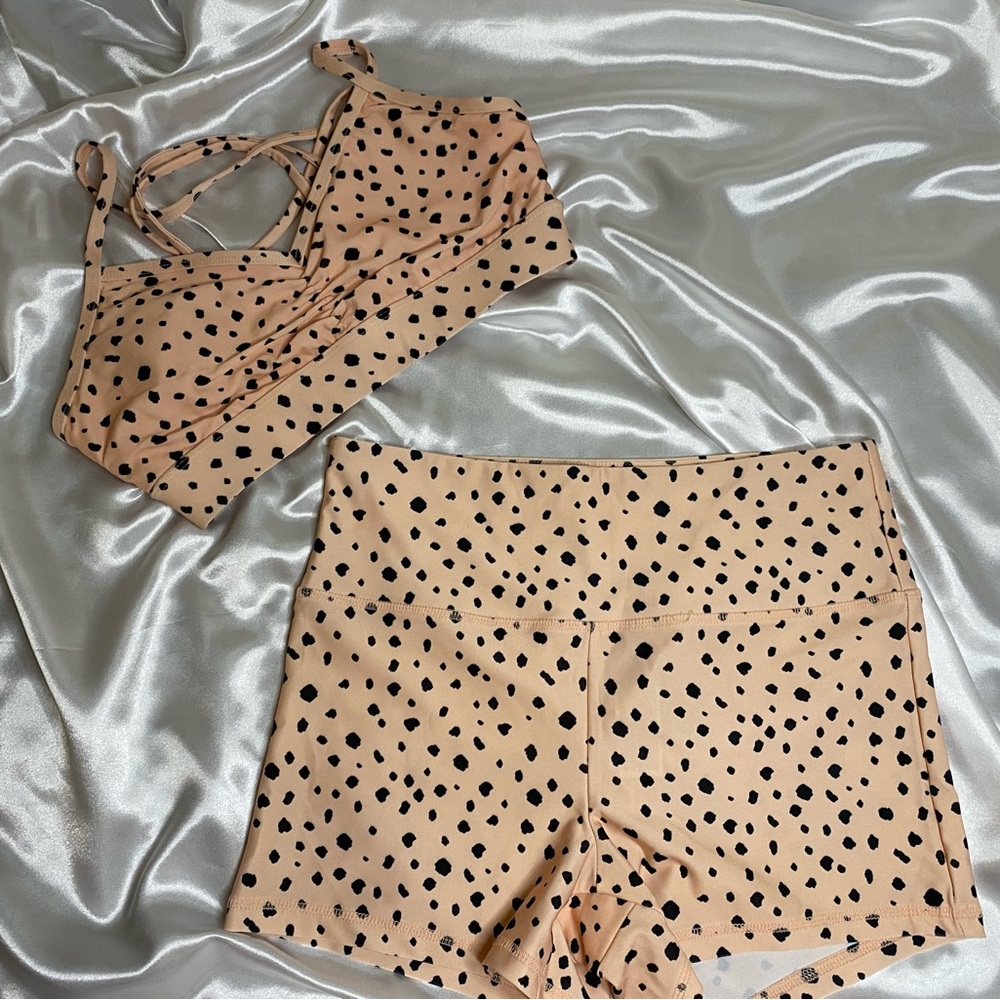 2 piece Forever 21 Work out set. Sports bra and shorts Size: M